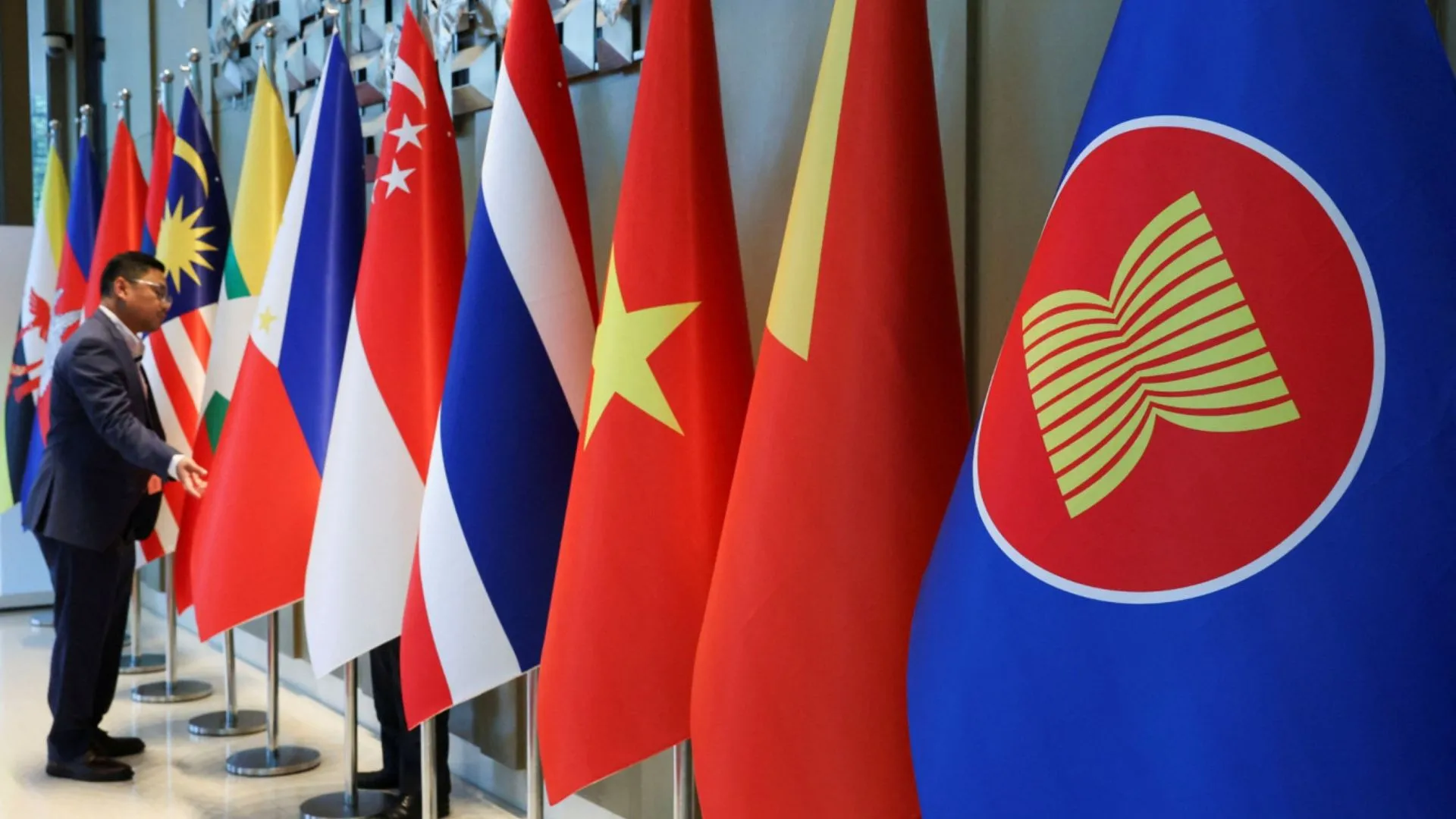 Trump’s Tariff Threats Shake ASEAN, Spotlight Transshipment and Trade Tensions