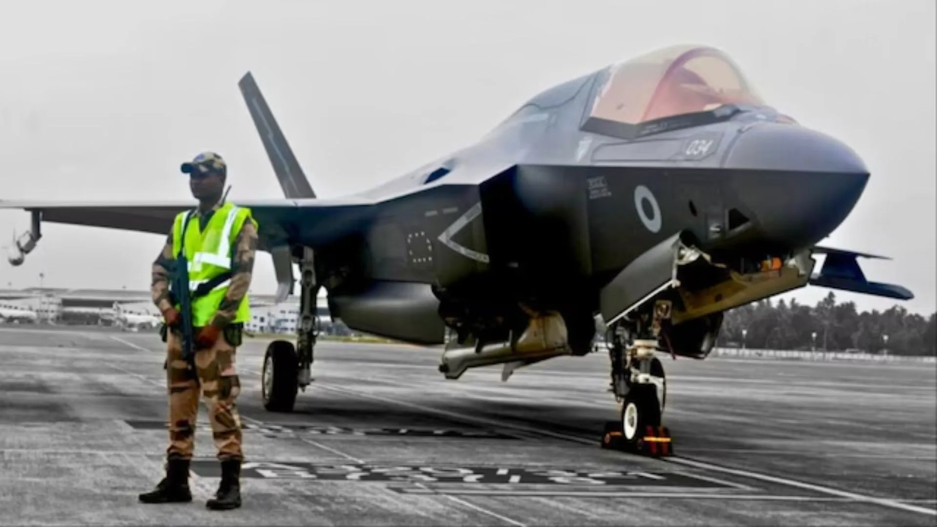 UK’s Stuck F-35B Jet to Be Dismantled; Larger Navy Aircraft to Airlift It