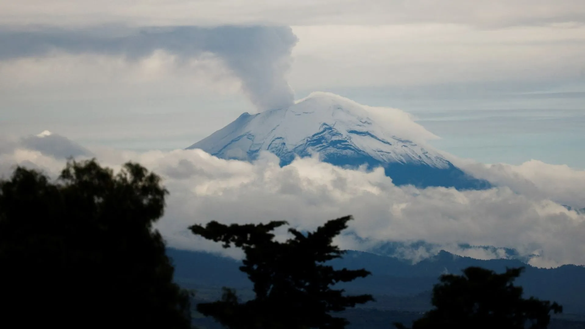 What’s an Earthquake Swarm? Washington’s Iconic Volcano Sees Its Biggest in 15 Years