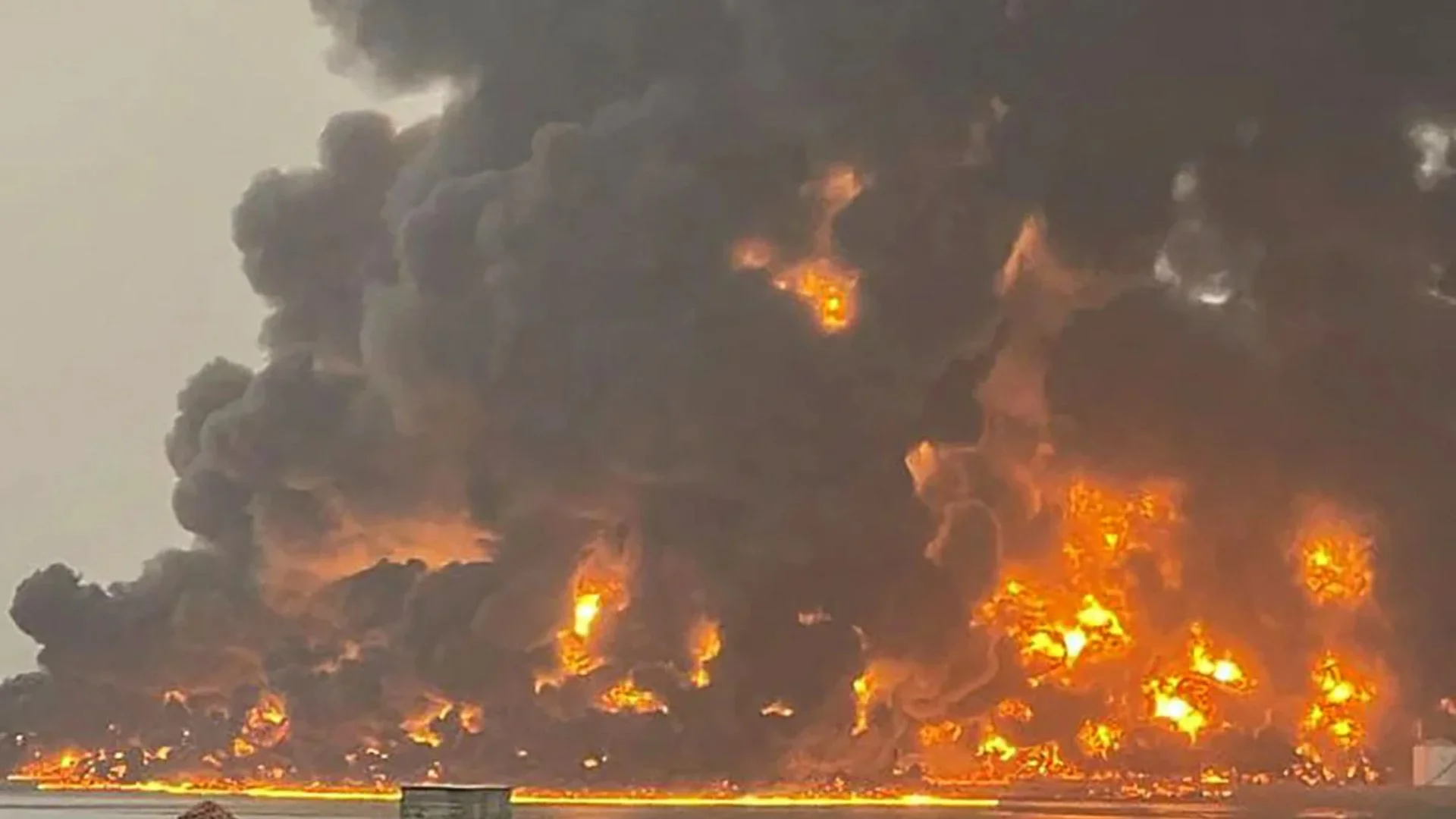 Israel Strikes Yemeni Ports After Midnight Warning Sparks Panic Along Red Sea Coast